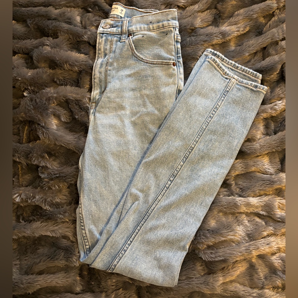 Abercrombie Curve Love Ultra High Rise 90s Slim Straight Jeans
